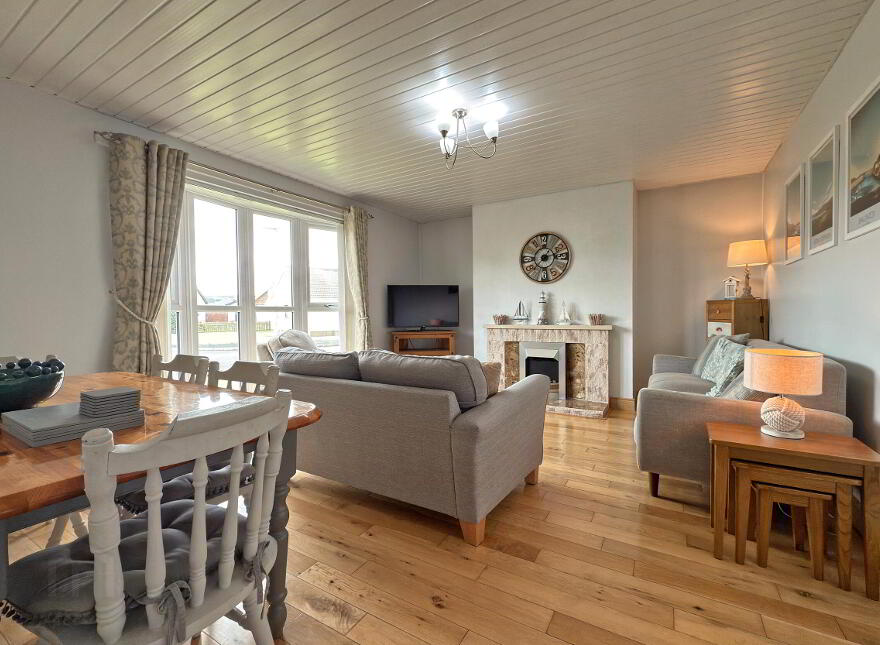 19 Bushfoot Avenue, Portballintrae, BT57 8YY