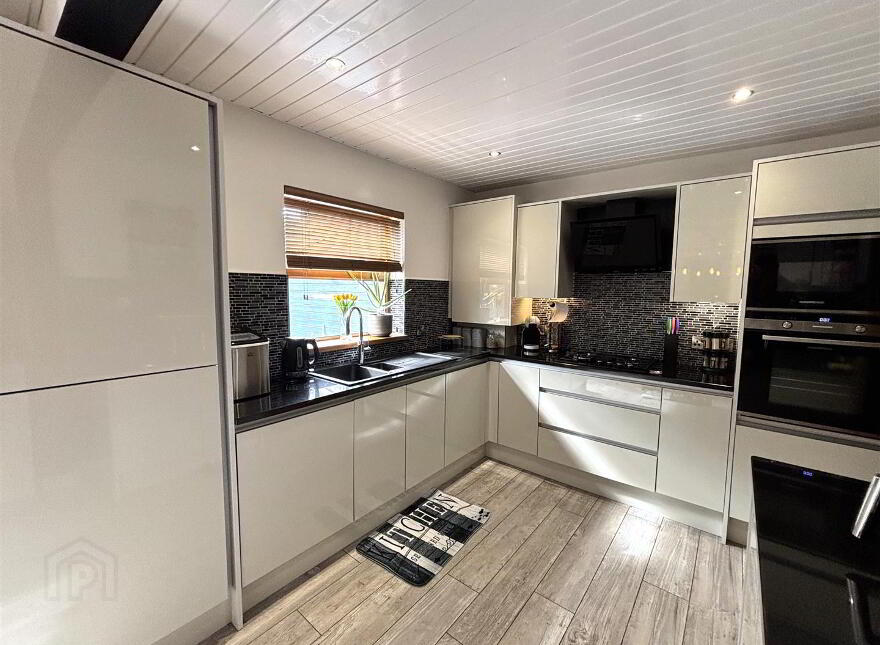 1 Lyndhurst View Close, Belfast, BT13 3XD