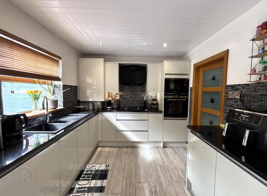 1 Lyndhurst View Close, Belfast, BT13 3XD