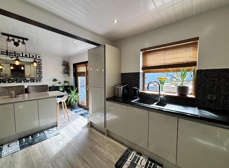 1 Lyndhurst View Close, Belfast, BT13 3XD