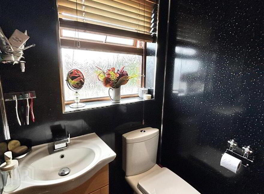 1 Lyndhurst View Close, Belfast, BT13 3XD