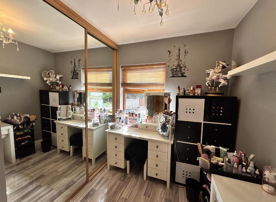 1 Lyndhurst View Close, Belfast, BT13 3XD