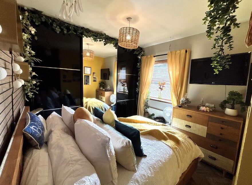 1 Lyndhurst View Close, Belfast, BT13 3XD