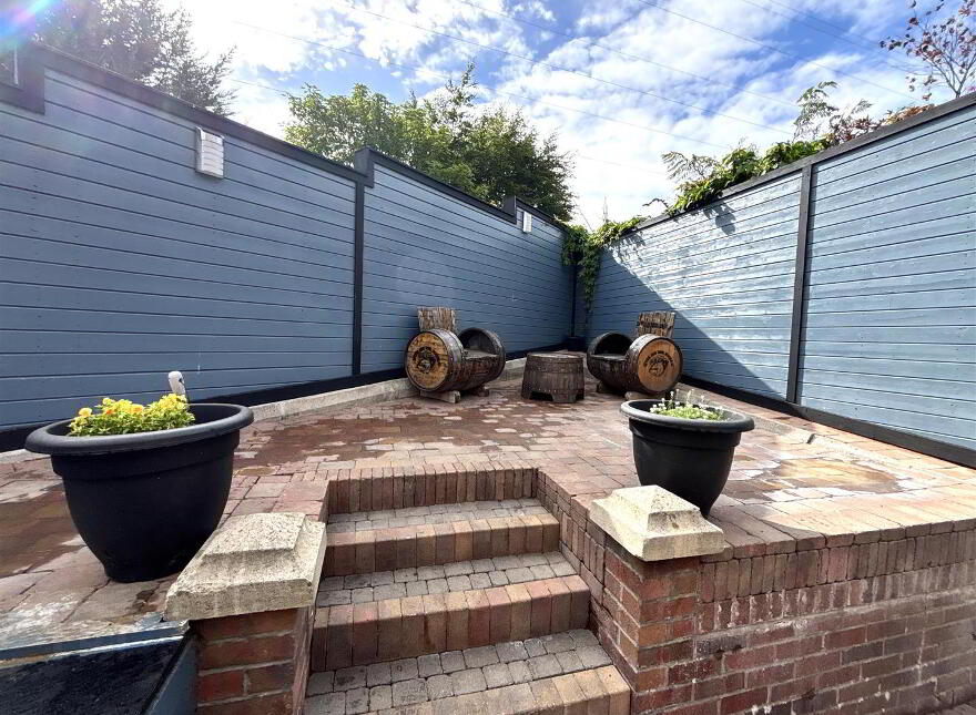 1 Lyndhurst View Close, Belfast, BT13 3XD