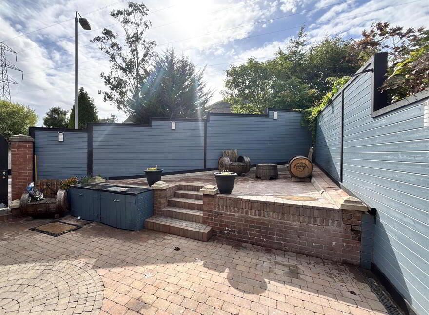 1 Lyndhurst View Close, Belfast, BT13 3XD