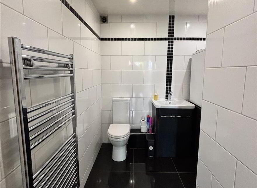 1 Lyndhurst View Close, Belfast, BT13 3XD