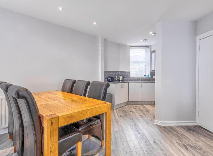 2 Dunluce Street (FLAT 2), Portrush, BT56 8DH