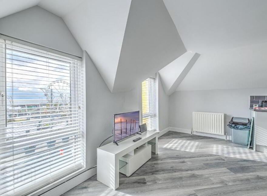 2 Dunluce Street (FLAT 2), Portrush, BT56 8DH