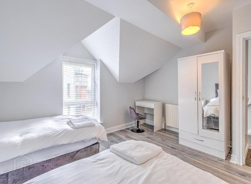 2 Dunluce Street (FLAT 2), Portrush, BT56 8DH