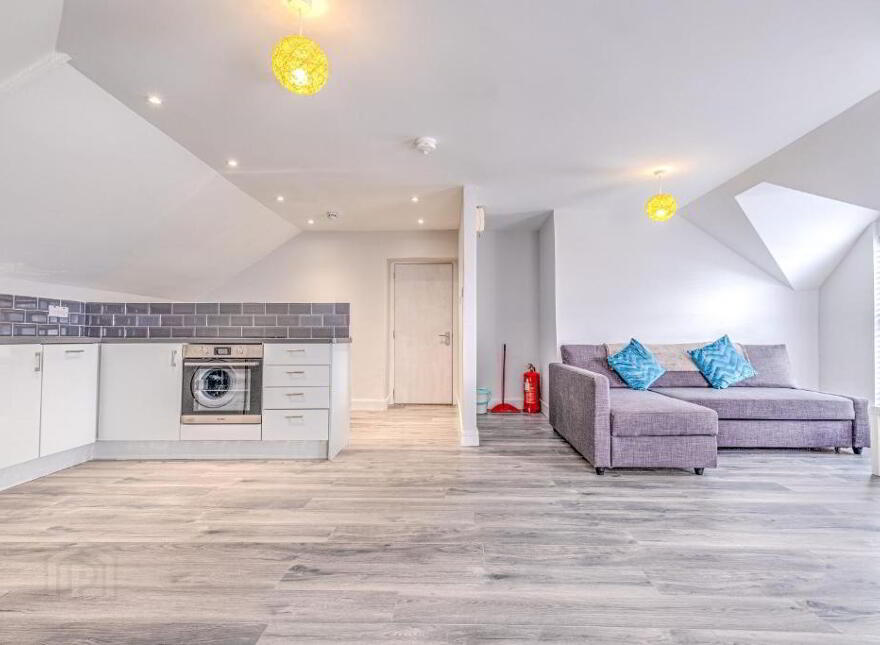 2 Dunluce Street (FLAT 2), Portrush, BT56 8DH