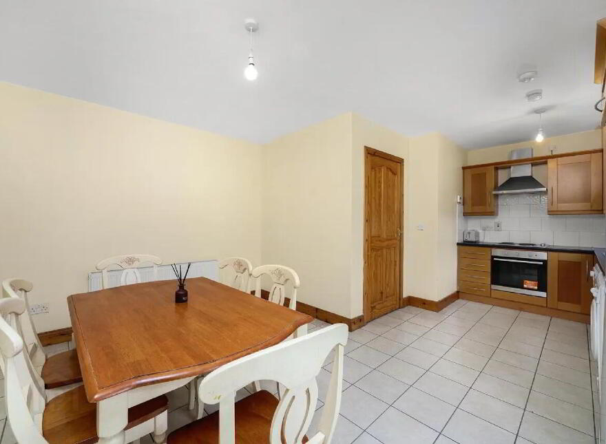 82 Yew Park, Virginia, A82F5P0