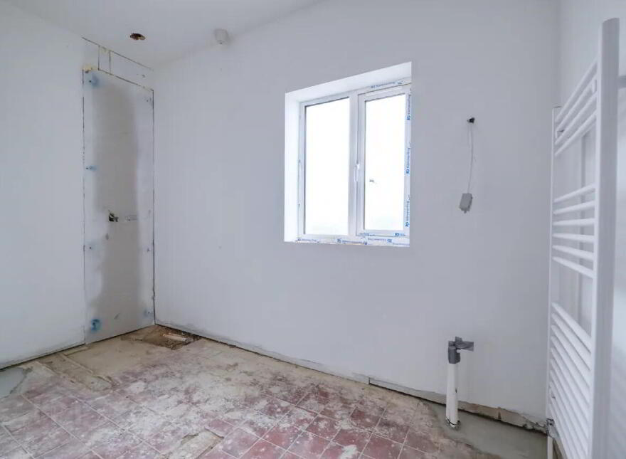 Ardagh Village, Ardagh, N39RX73
