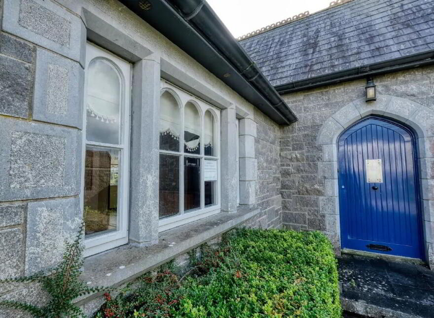 Ardagh Village, Ardagh, N39RX73
