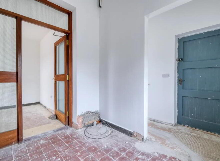 Ardagh Village, Ardagh, N39RX73