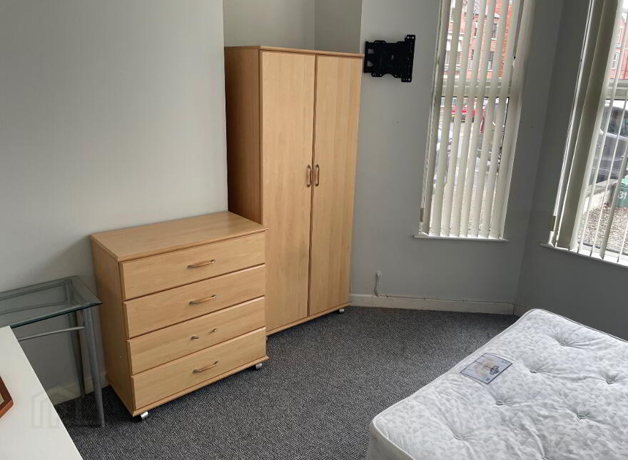 102 Malone Ave, Belfast, BT9 6ES