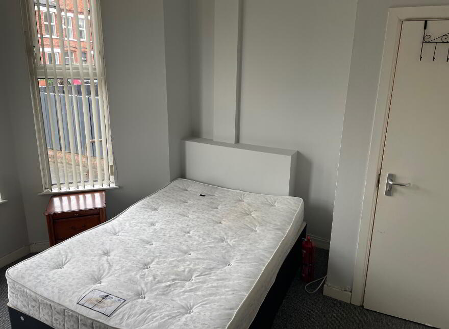 102 Malone Ave, Belfast, BT9 6ES