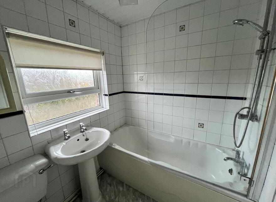 33 Coronation Road, Carrickfergus, BT38 7EX