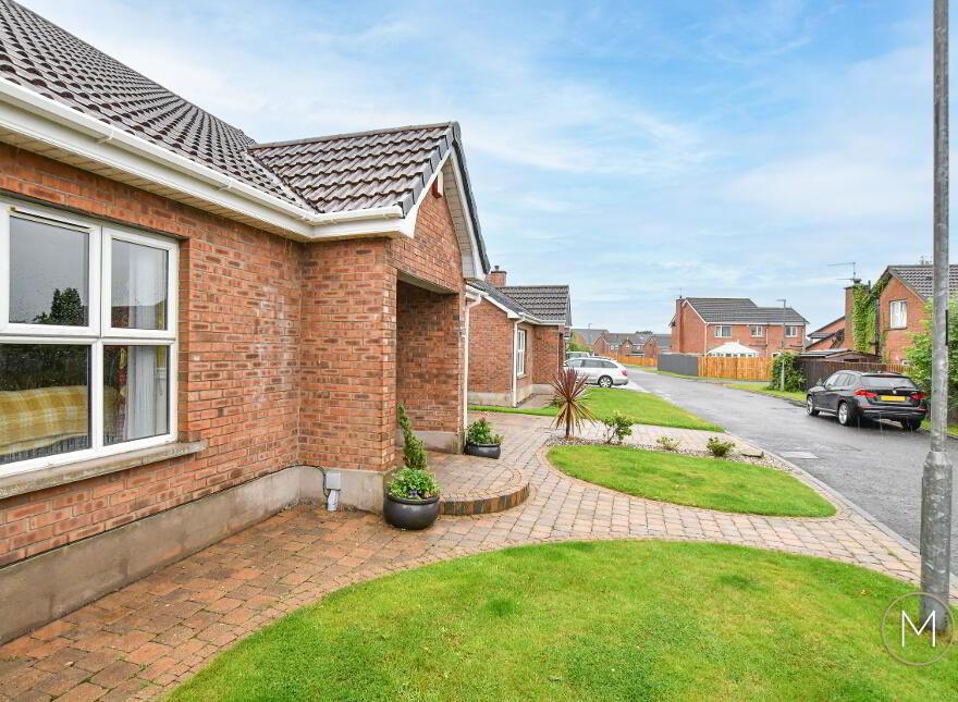 16 Laurelvale, Crumlin, BT29 4WW
