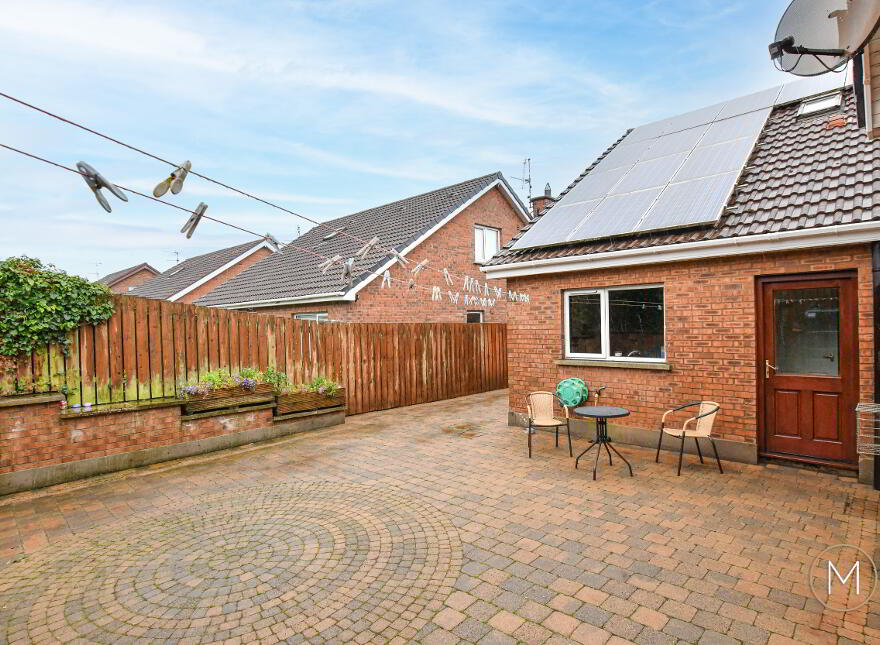 16 Laurelvale, Crumlin, BT29 4WW
