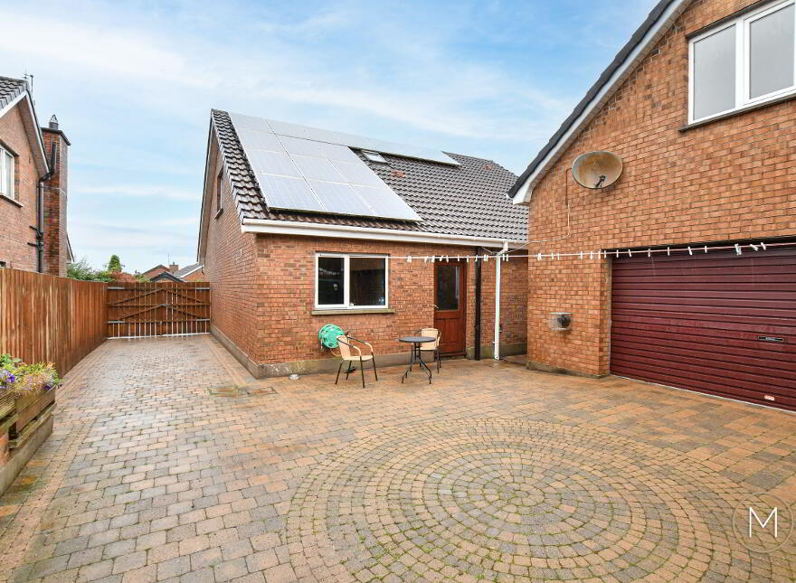 16 Laurelvale, Crumlin, BT29 4WW