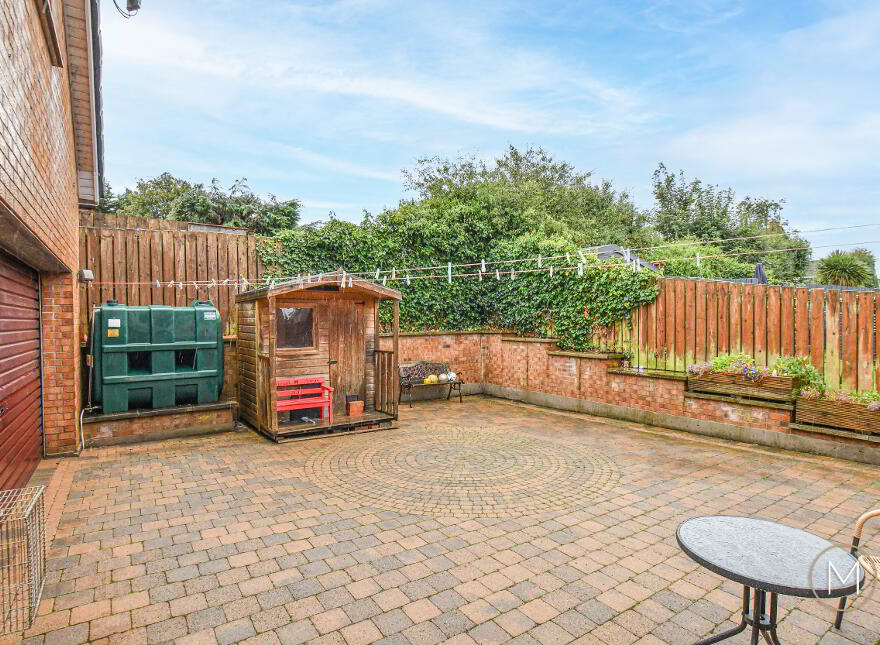 16 Laurelvale, Crumlin, BT29 4WW