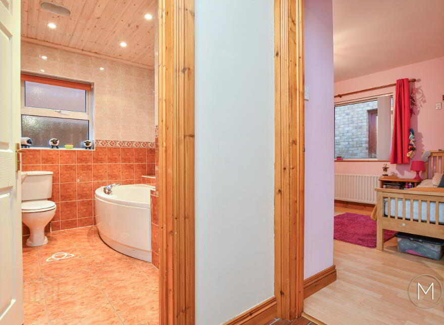 16 Laurelvale, Crumlin, BT29 4WW