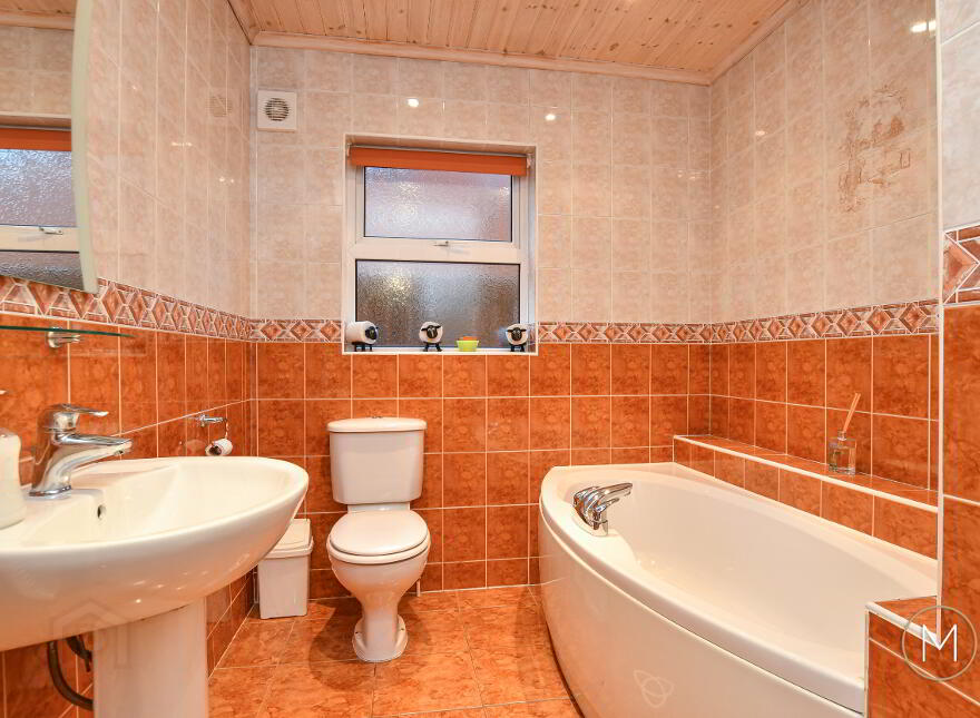 16 Laurelvale, Crumlin, BT29 4WW