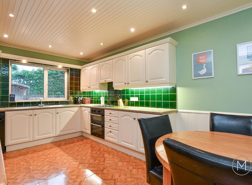 16 Laurelvale, Crumlin, BT29 4WW