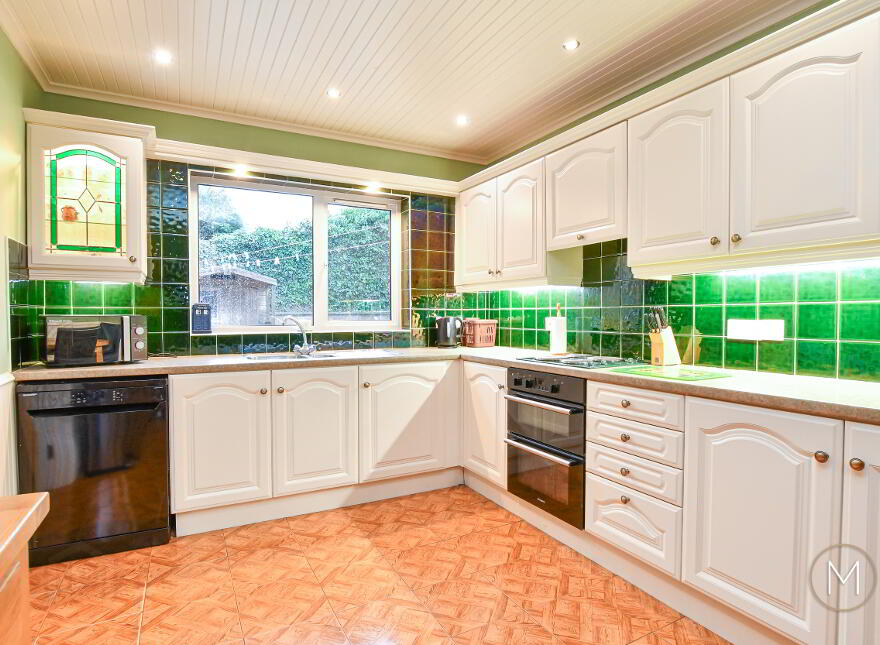 16 Laurelvale, Crumlin, BT29 4WW