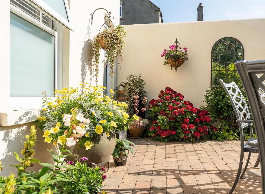 Bodifyr, 1 Park Avenue, Donaghadee, BT21 0EB