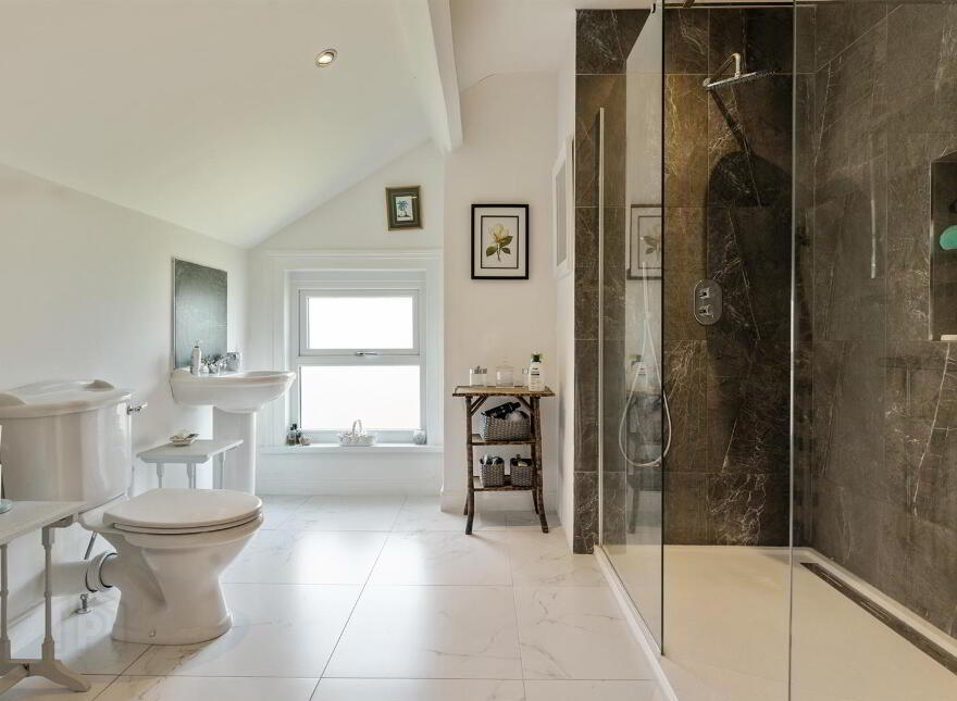 Bodifyr, 1 Park Avenue, Donaghadee, BT21 0EB