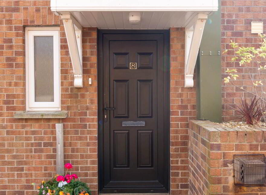 8 Warren Grove, Lisburn, BT28 1JG
