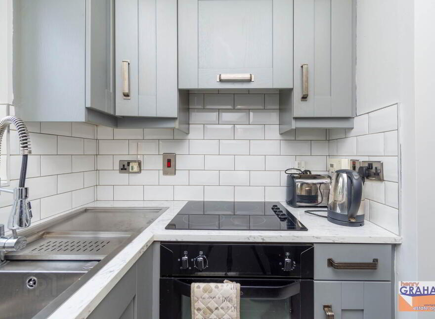 8 Warren Grove, Lisburn, BT28 1JG