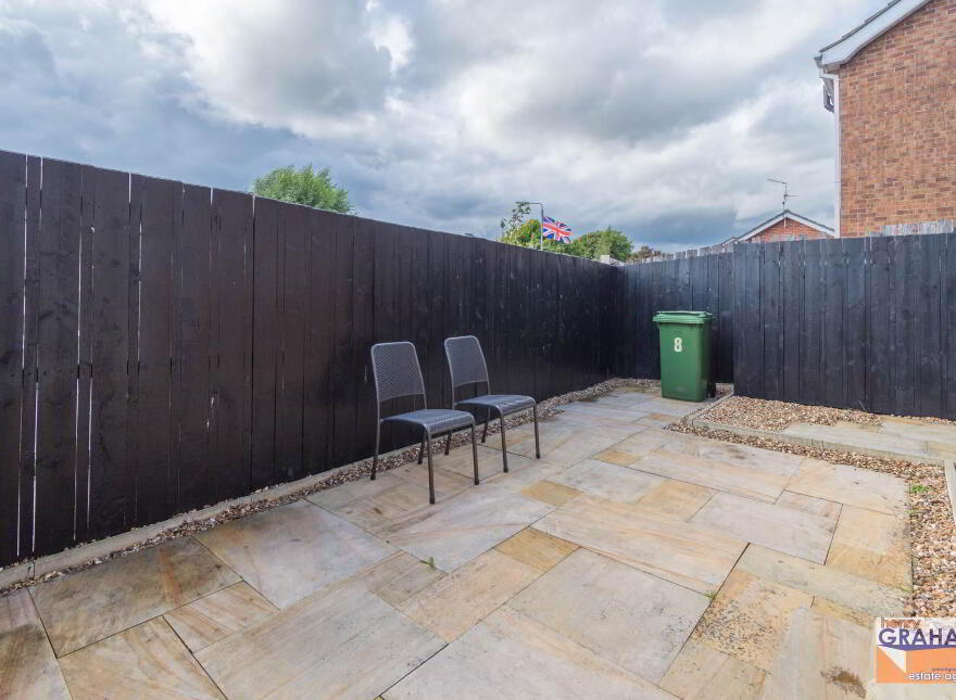 8 Warren Grove, Lisburn, BT28 1JG
