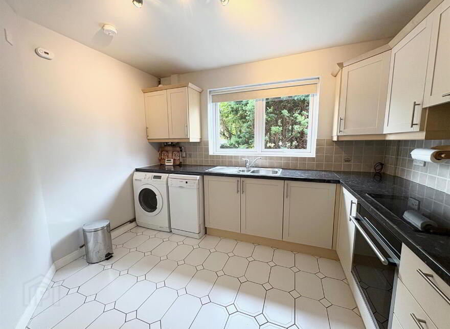 5 Stormont Court, Belfast, BT4 3LE