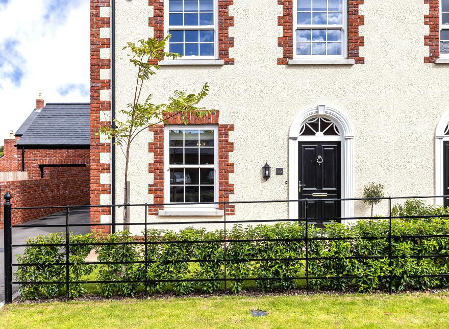 16 Governors Gate Demesne, Royal Hillsborough, BT26 6TU