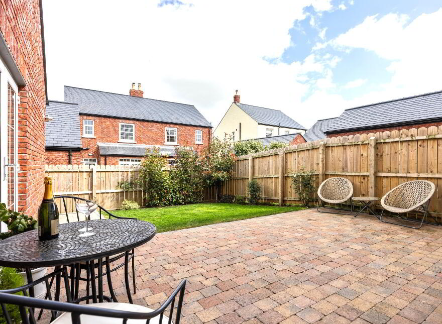 16 Governors Gate Demesne, Royal Hillsborough, BT26 6TU