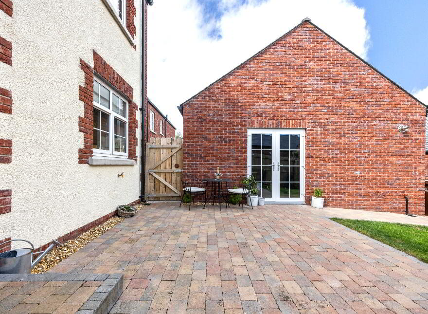 16 Governors Gate Demesne, Royal Hillsborough, BT26 6TU