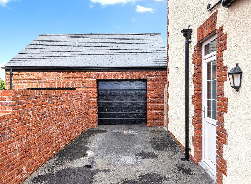 16 Governors Gate Demesne, Royal Hillsborough, BT26 6TU