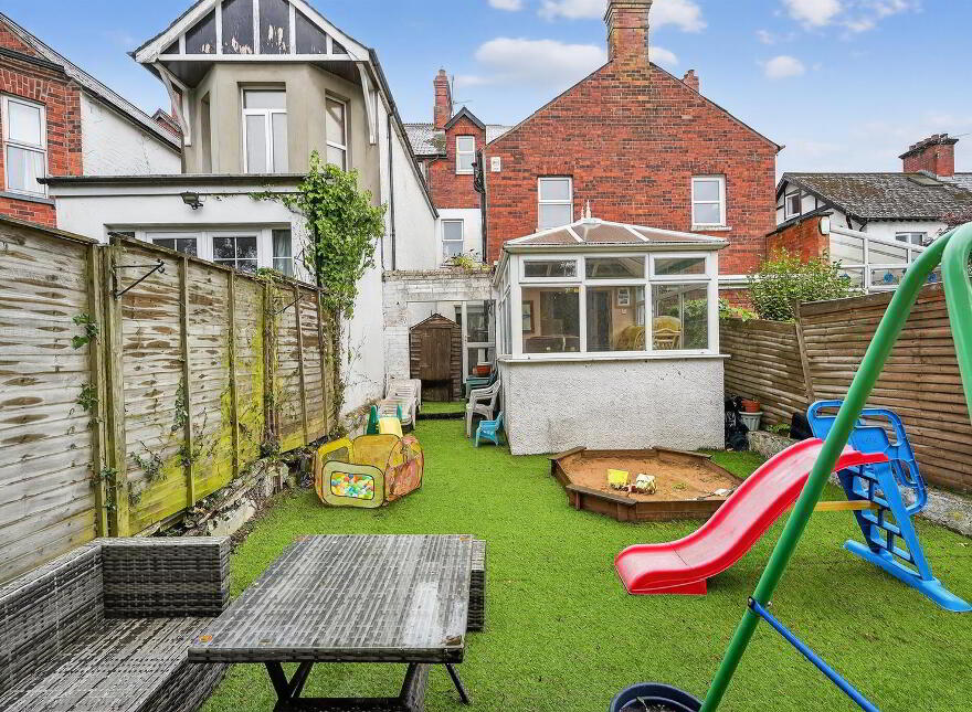 36 Marlborough Park North, Belfast, BT9 6HJ