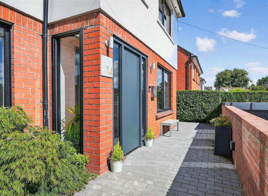 14 Hillside Drive, Belfast, BT9 5EJ