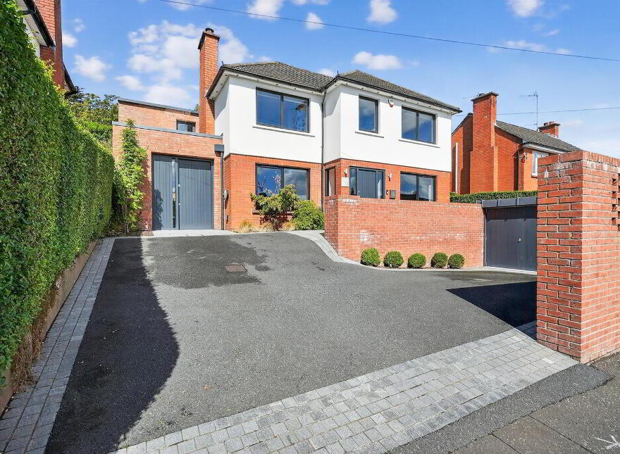 14 Hillside Drive, Belfast, BT9 5EJ