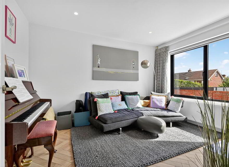 14 Hillside Drive, Belfast, BT9 5EJ