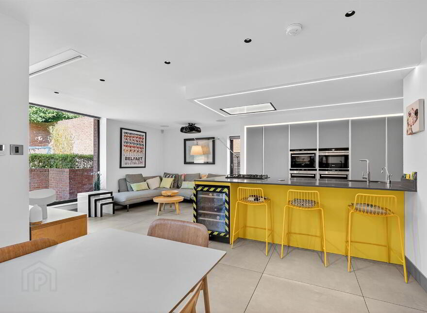 14 Hillside Drive, Belfast, BT9 5EJ