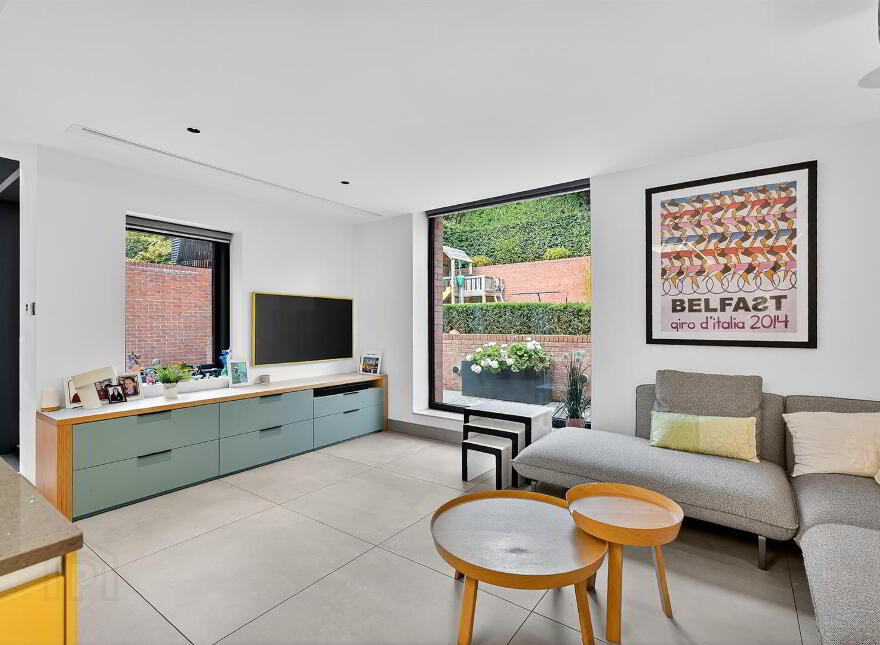 14 Hillside Drive, Belfast, BT9 5EJ