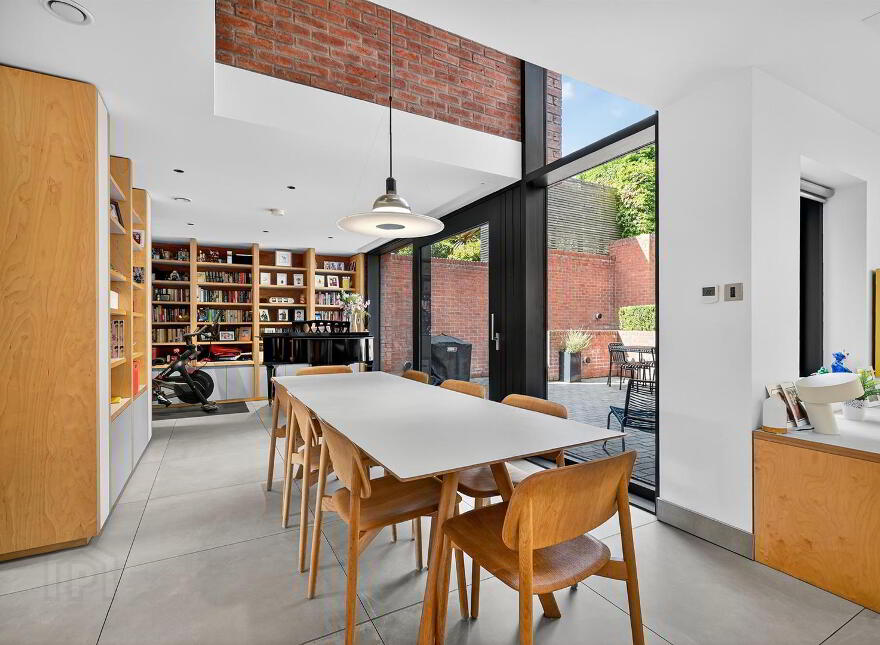 14 Hillside Drive, Belfast, BT9 5EJ