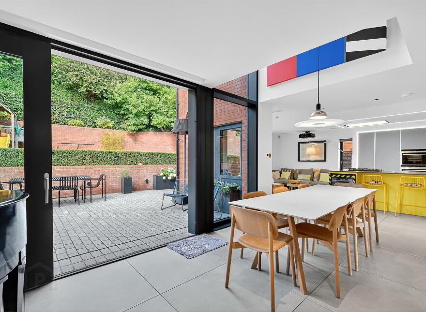 14 Hillside Drive, Belfast, BT9 5EJ