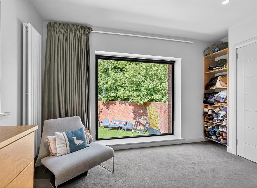 14 Hillside Drive, Belfast, BT9 5EJ