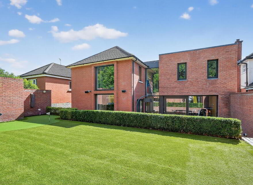 14 Hillside Drive, Belfast, BT9 5EJ