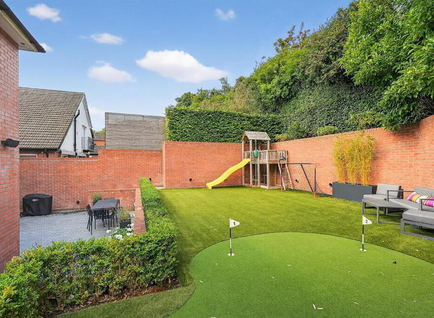 14 Hillside Drive, Belfast, BT9 5EJ